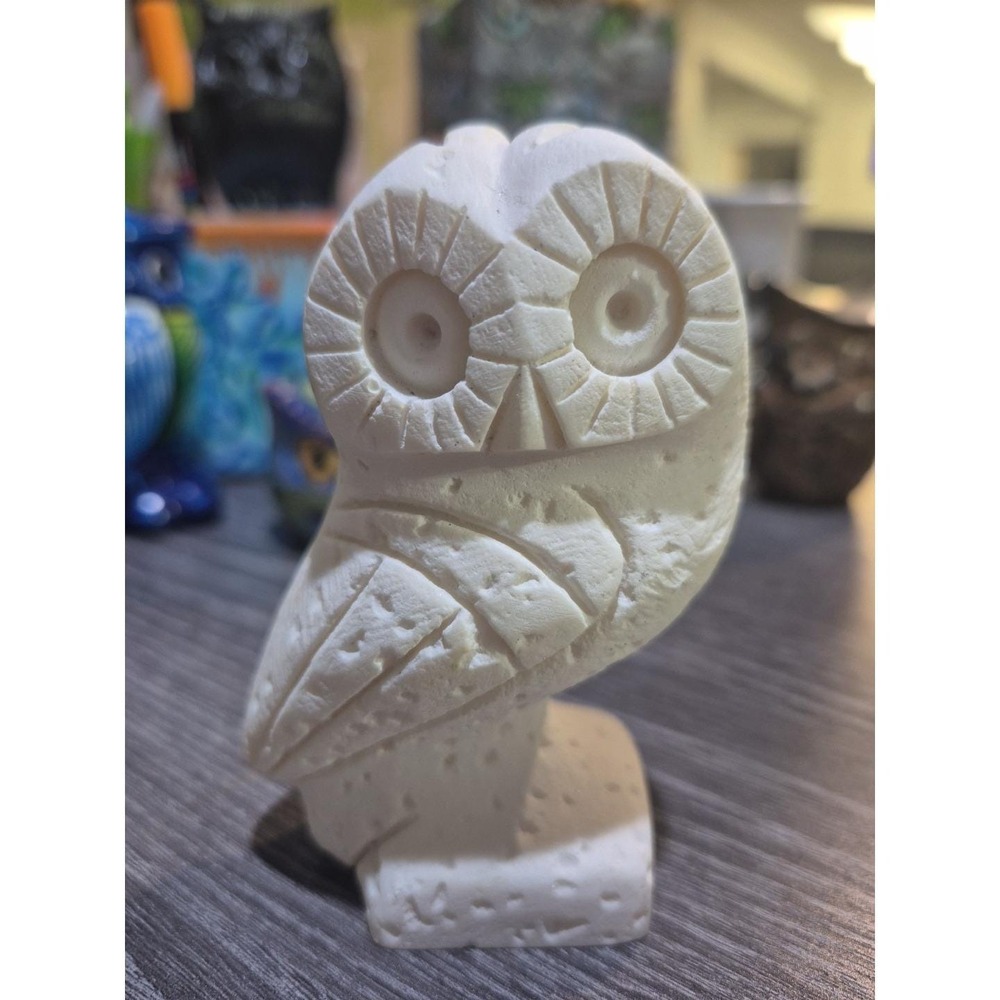 Alabaster Owl Hand Carved in Greece - Picture 6 of 6